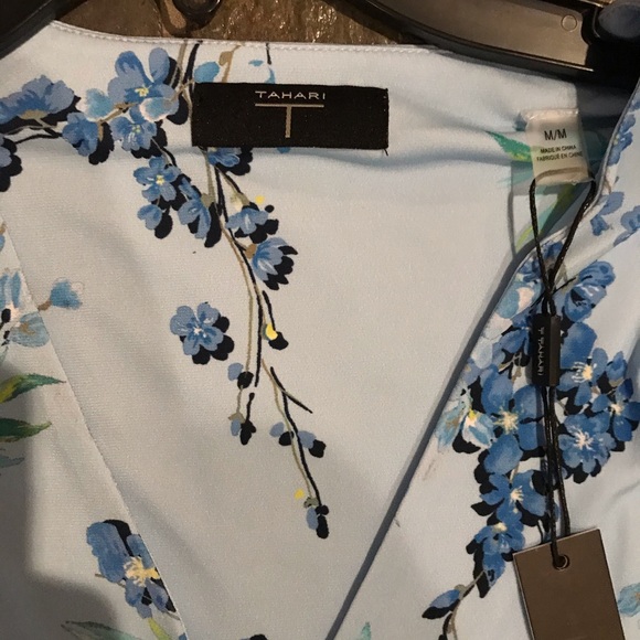 NEW Tahari Blouse Floral Short Sleeve - Picture 3 of 7